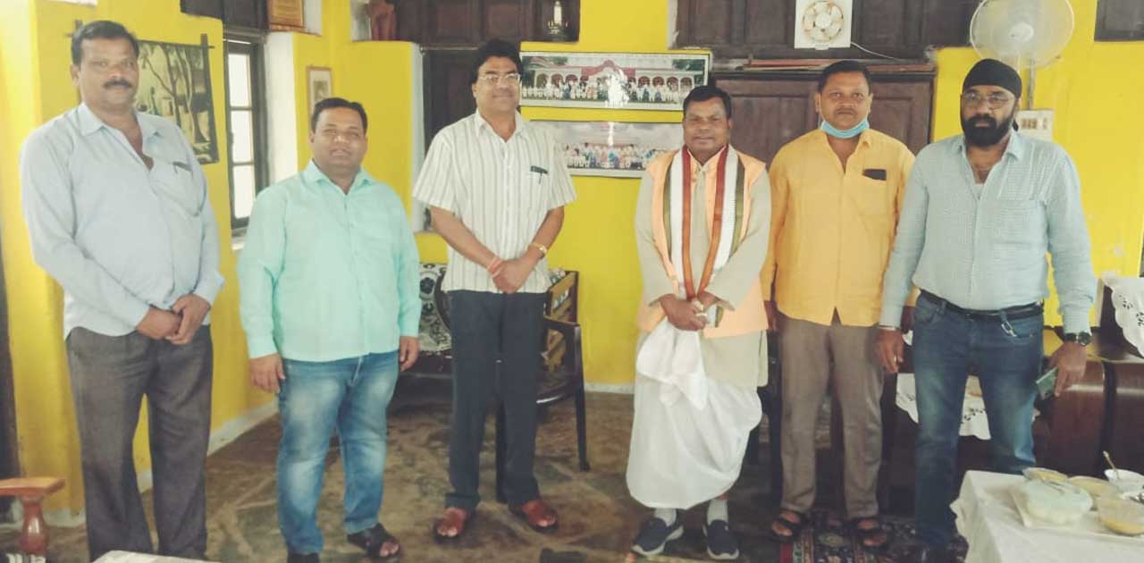 जिला के प्रभारी मंत्री से बसना विधायक से की मुलाकात, विभिन्न... - CG Sandesh