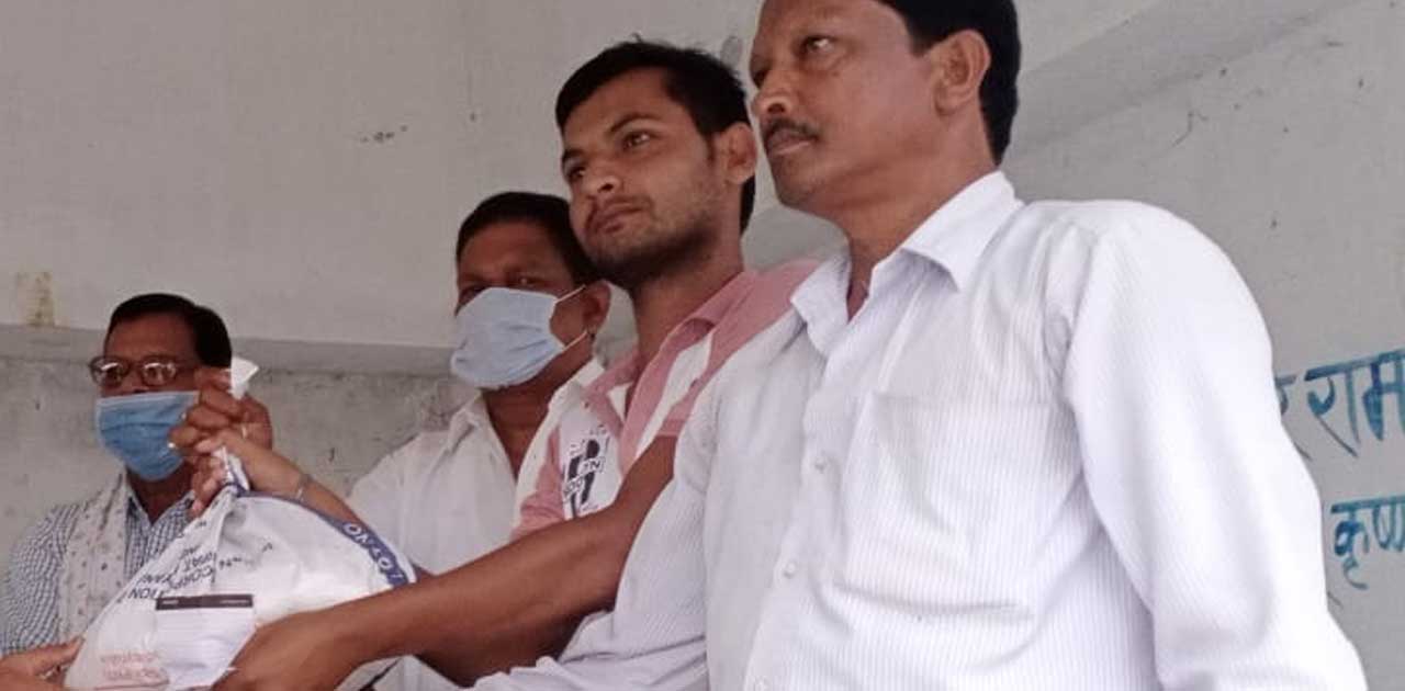 लॉक डाउन में ग्रामीणों की हर संभव मदद कर रहे विधायक किस्मत ल... - CG Sandesh