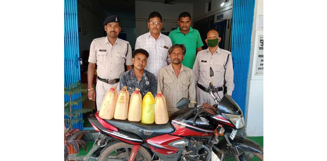 महासमुंद पुलिस  की कार्यवाही, रायपुर क्षेत्र के दो शराब तस्क... - CG Sandesh