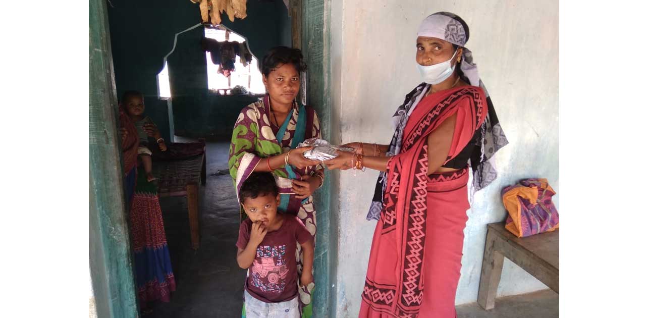 घर घर में रेडी टू ईट पोषण  आहार पहुँचाने में लगें आगंनबाड़ी क... - CG Sandesh