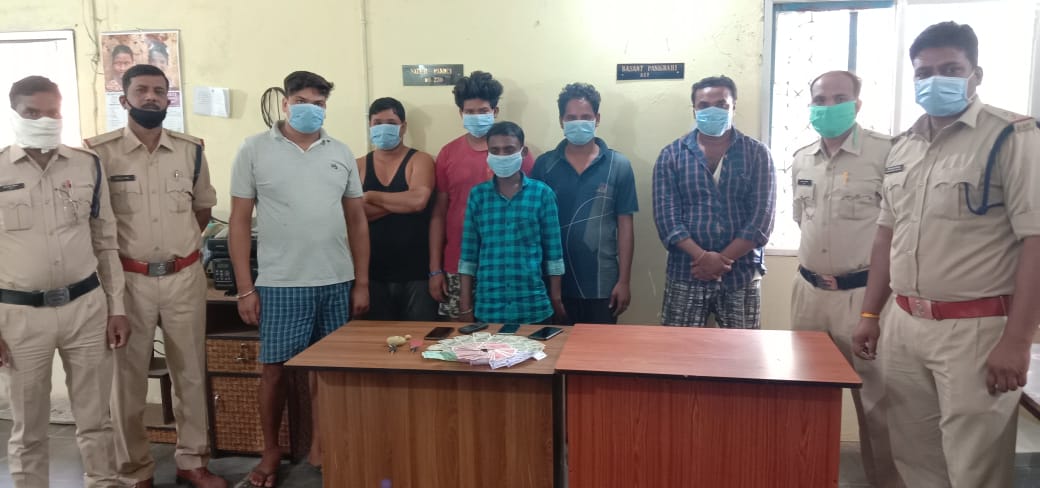 महासमुंद पुलिस की कार्यवाही, जोगनीपाली से 6 जुआड़ी गिरफ्तार - CG Sandesh