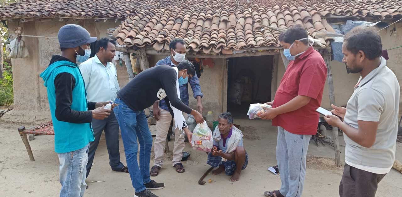 प्रगति शील छत्तीसगढ़ सतनामी समाज सराईपाली के द्वारा गरीब परिव... - CG Sandesh