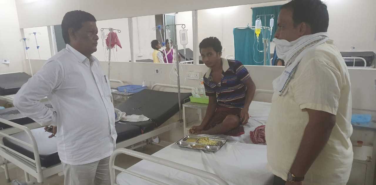 विधायक पहुचे भारती हॉस्पिटल, बबलू मटकिया को सहायता करने - CG Sandesh