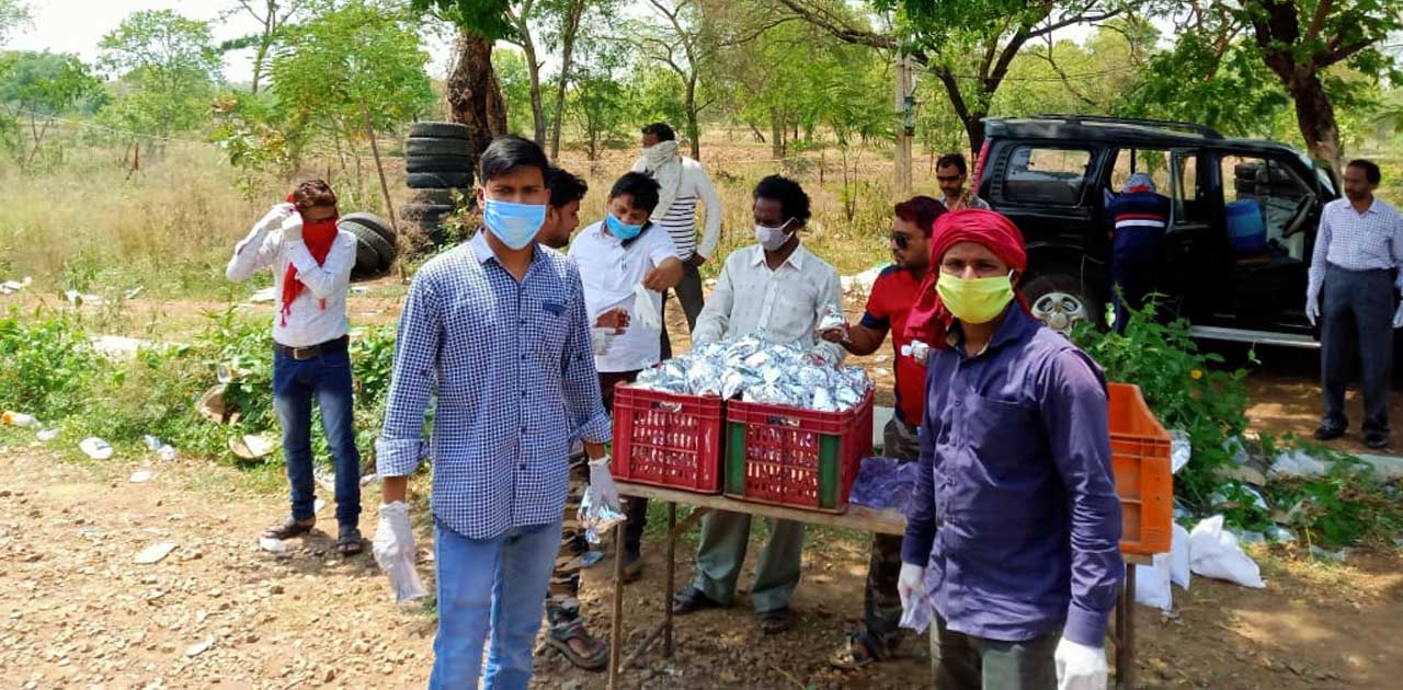 रोजाना 2 क्विंटल वेज़ पुलाव बना कर मुस्लिम वेलफेयर सोसायटी स... - CG Sandesh