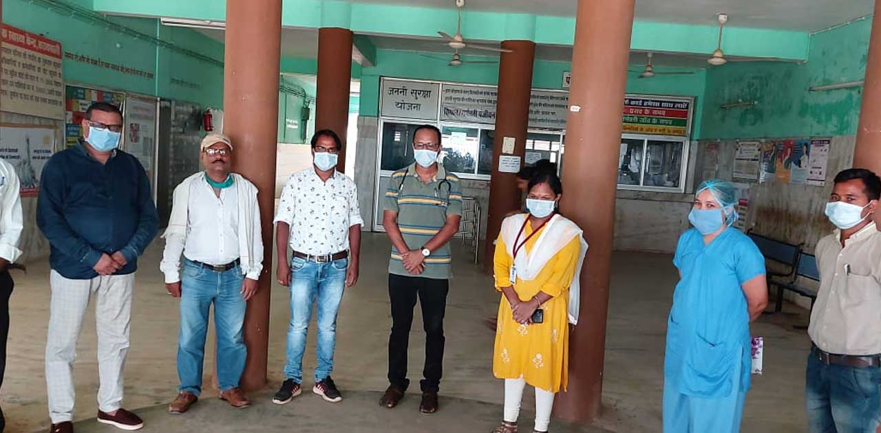 सामुदायिक स्वास्थ केंद्र सरायपाली में झीरम के शहीदों की स्मृ... - CG Sandesh