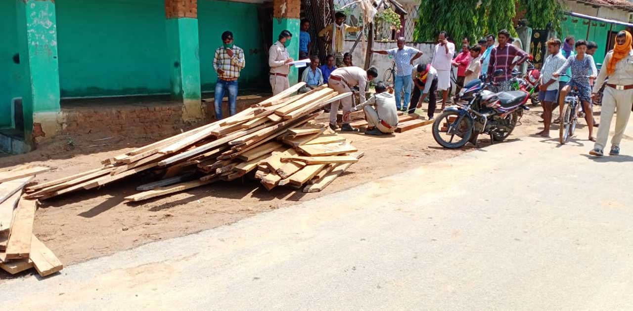 वन विभाग द्वारा जप्त की गई अवैध लकड़ियां - CG Sandesh