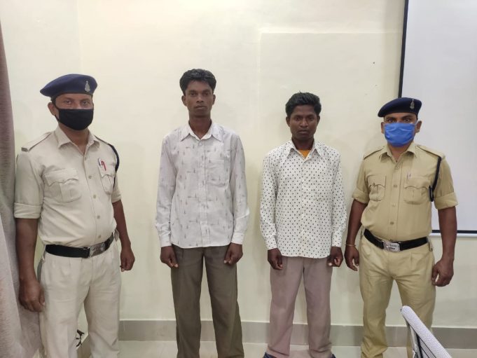 नक्सलियों को सामान पहुचाने वाले जनपद सदस्य सहित दो और आरोपी गिरफ्त में