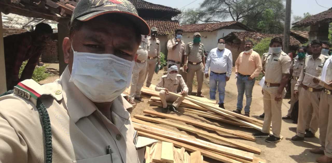 डोडरकसा से 70 हजार की अवैध लकड़ी जप्त - CG Sandesh