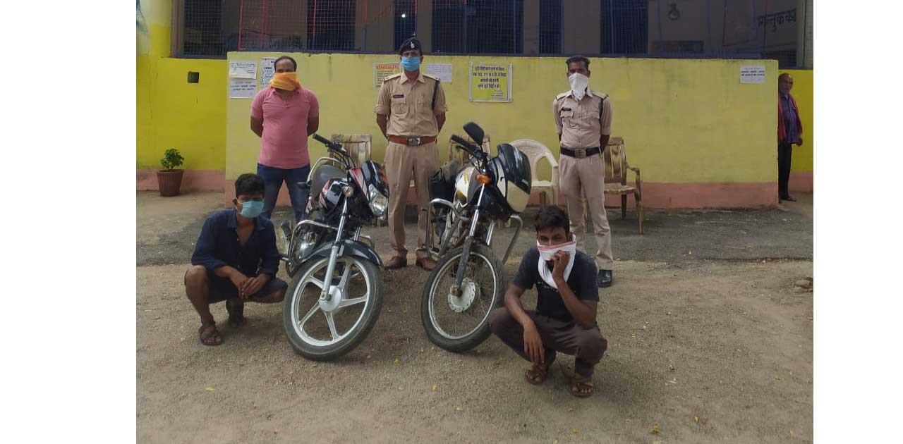 चोरी की बाईक के साथ दो युवक गिरफ्तार - CG Sandesh
