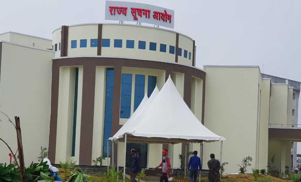 सचिव को साप्ताहिक बाजार की फीस वसूली की जानकारी नही देना पड़ ... - CG Sandesh