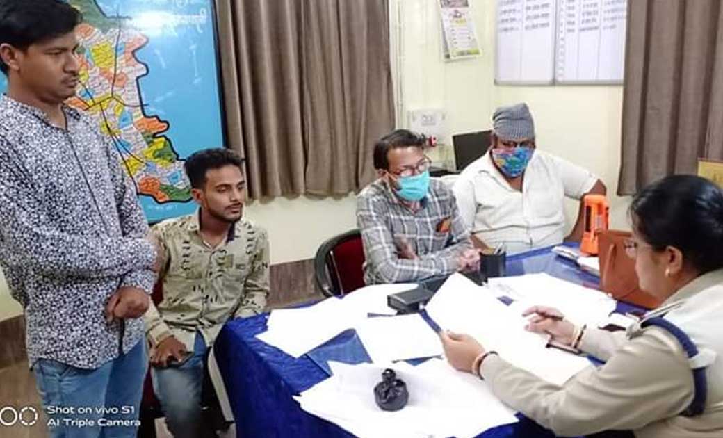 अर्नब गोस्वामी पर FIR दर्ज करने की मांग करने पहुंचे कांग्रेस... - CG Sandesh
