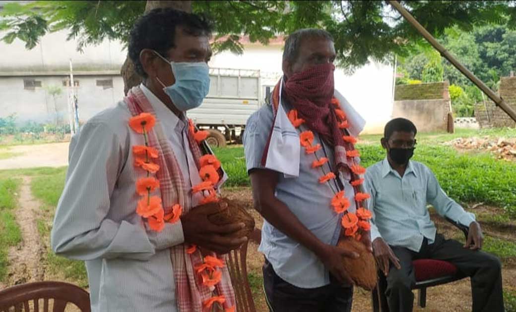 ग्रामीण डाक सेवक संगठन द्वारा डाक सेवको को रामचरित मानस देकर... - CG Sandesh