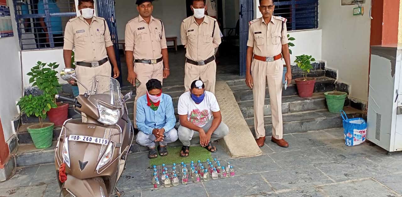 34 पौवा देशी प्लेन शराब के साथ दो आरोपी गिरफ्तार. - CG Sandesh