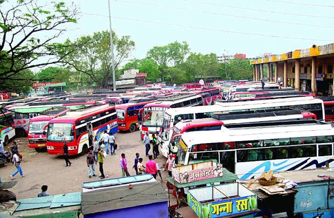 3 मांगे पूरी नही होने के कारण संचालकों ने बस चलाने से किया इंकार..