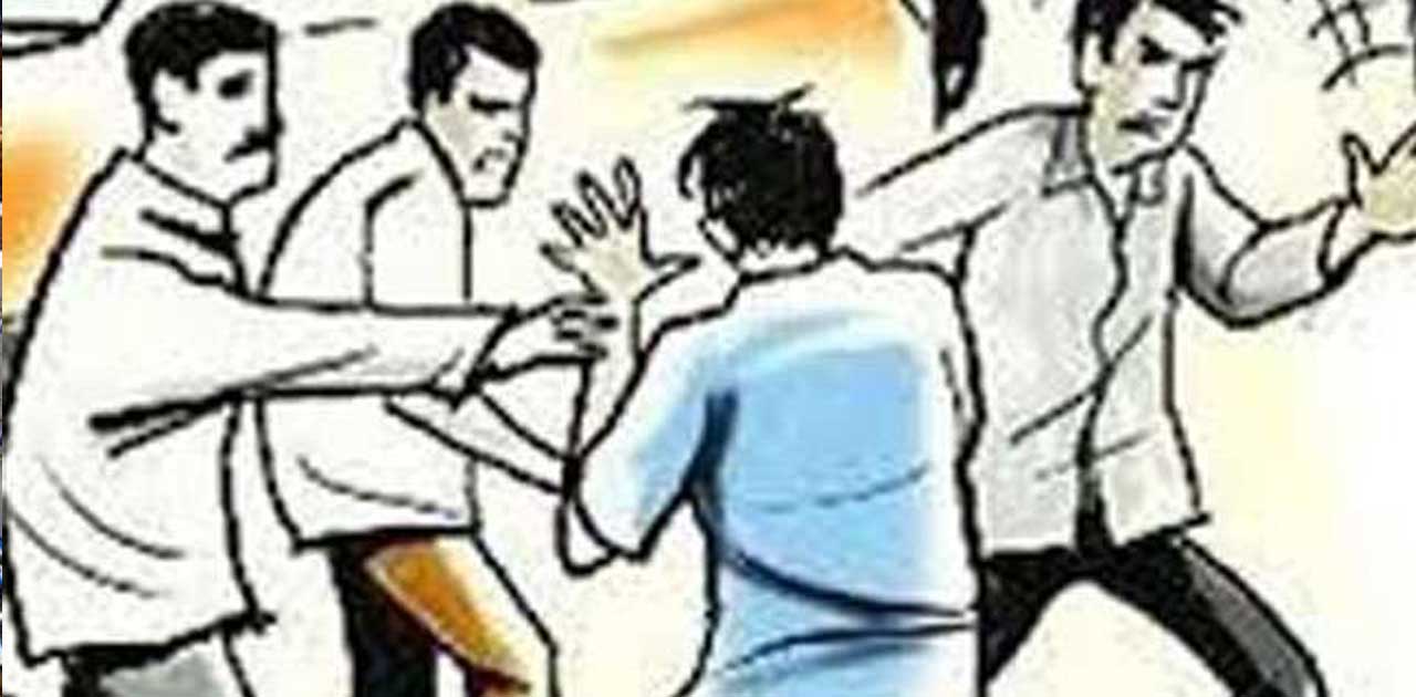 ताश खेलने से मना करने पर घर के अंदर घुंसकर मारपीट - CG Sandesh
