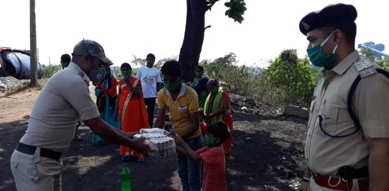 श्रमवीर योजना के तहत प्रवासी मजदूरों को चक्रधर नगर रायगढ़ पुल... - CG Sandesh