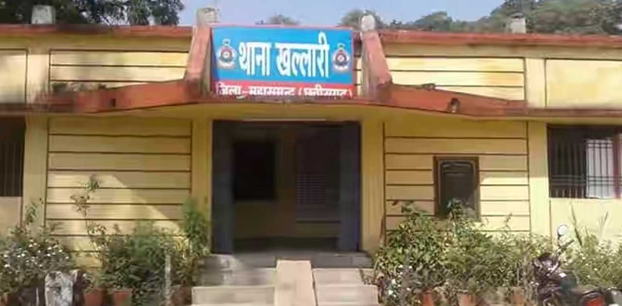 दिवाल में छेद कर मोबाइल की चोरी. - CG Sandesh