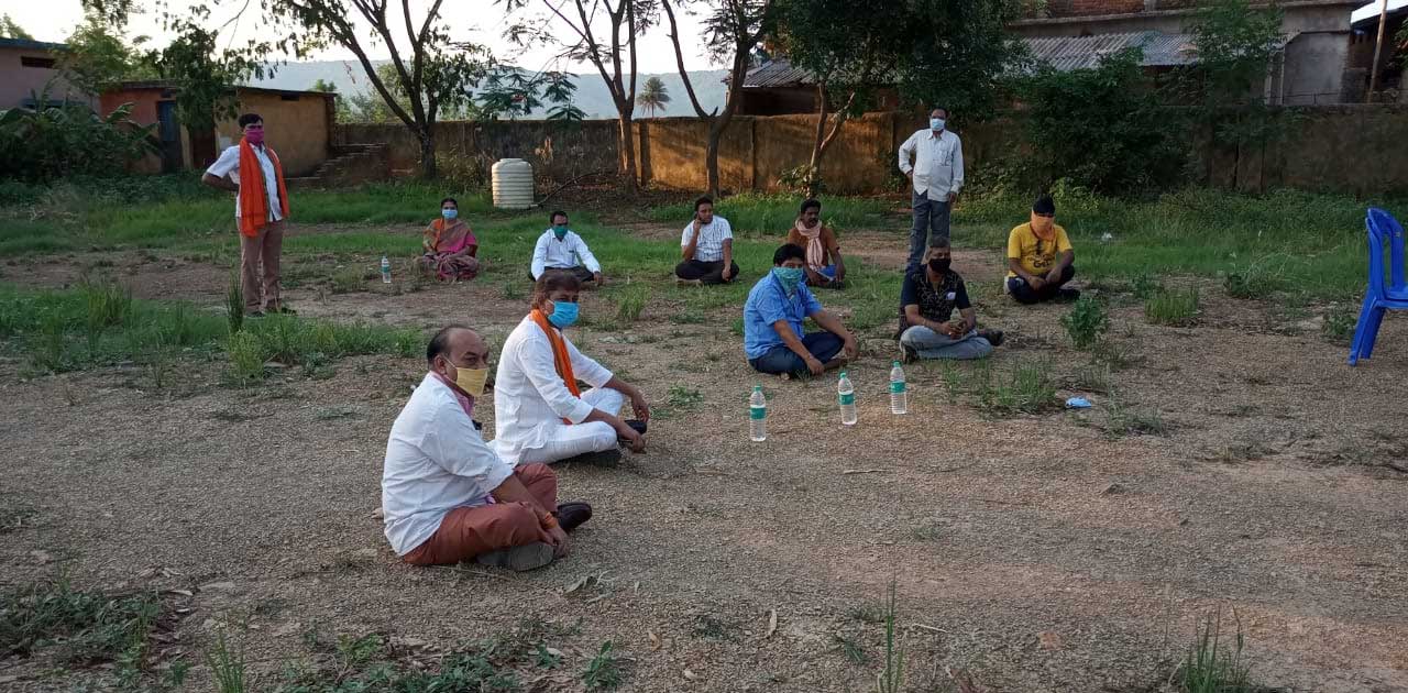 नियम का उलंघन कर  क्वारेंटीन सेंटर के भीतर प्रवेश, भाजपा जिल... - CG Sandesh