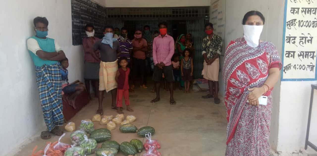 भगवान भरोसे क्वारेन्टीन सेंटर, गांव के लोग कर रहे भोजन की व्... - CG Sandesh
