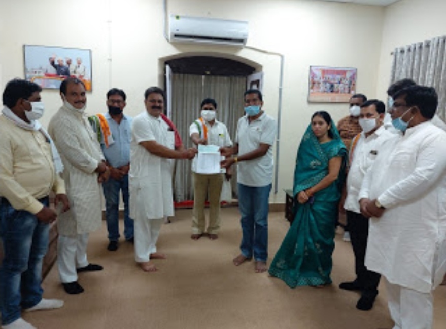गरीब मजदूर किसान जरूरतमंदों की सहायता के लिए जिला कांग्रेस क... - CG Sandesh