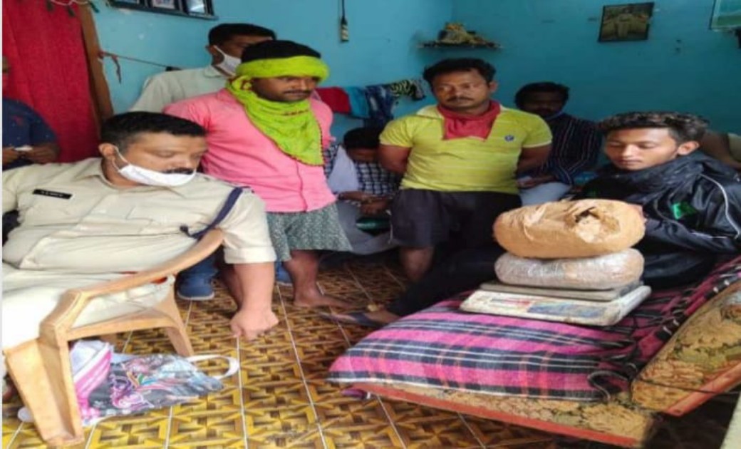 कलयुगी भाई ने जमीन विवाद के कारण छोटे भाई को गांजा तस्करी के आरोप में फंसाने की रची साजिश, लेकिन उल्टा पड़ गया दांव..!
