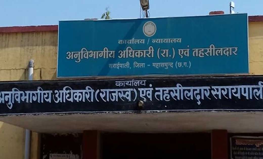 जेसीबी मशीन सहित 4 ट्रैक्टर अवैध उत्खनन करते पकड़ाया. - CG Sandesh