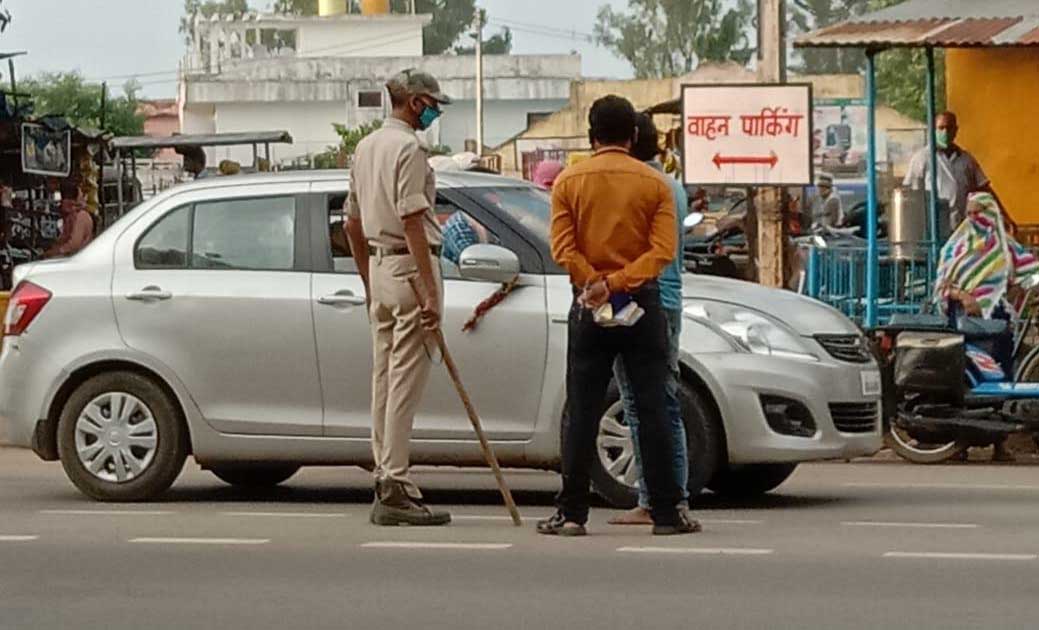 बागबाहरा  : मध्य रात्रि से पुलिस हुई सख़्त  90 लोगो पर लगा 9... - CG Sandesh