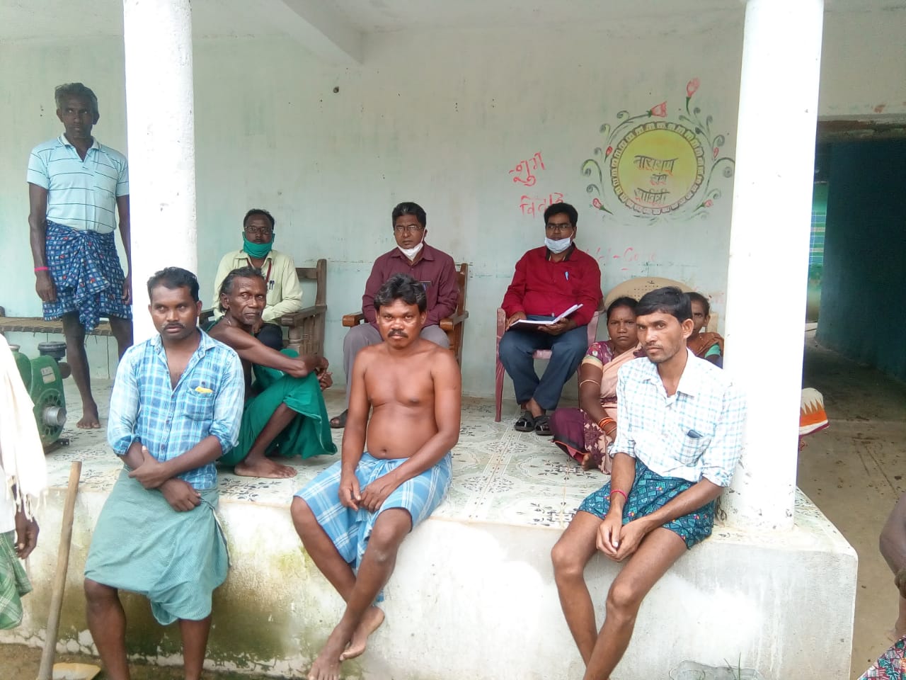 सरायपाली के गांव में मलेरिया से  बचाव हेतु चौपाल लगाया गया. ... - CG Sandesh