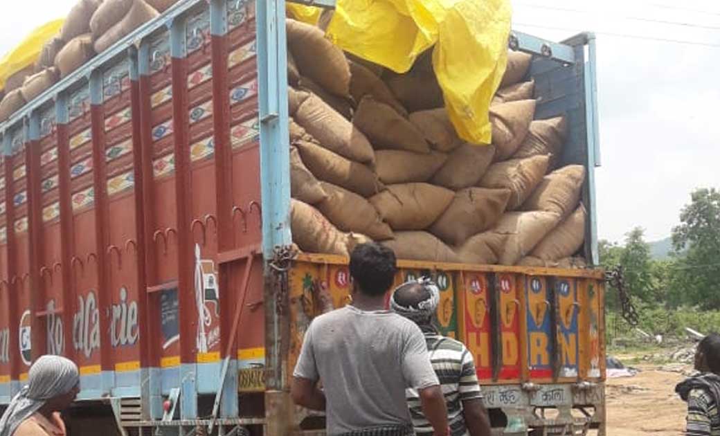 धान सड़ने के खबर लगने के बाद हरकत में आए अधिकारी, खरीदी केन्द... - CG Sandesh
