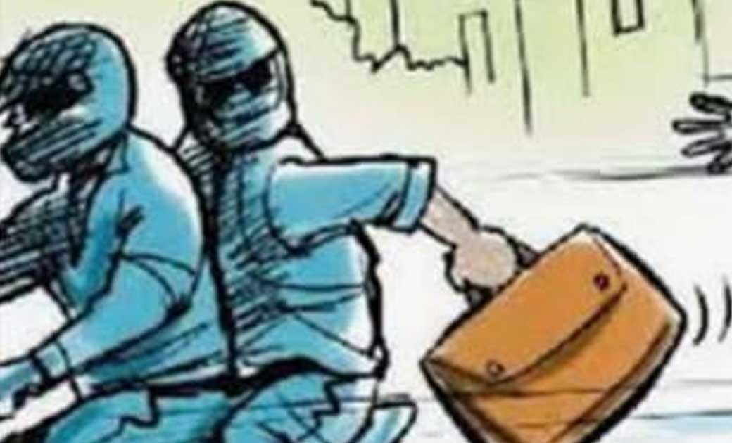 71 लाख रुपए की लूट: पैसे बोरी में भरकर बाइक से बिलासपुर आ रह... - CG Sandesh