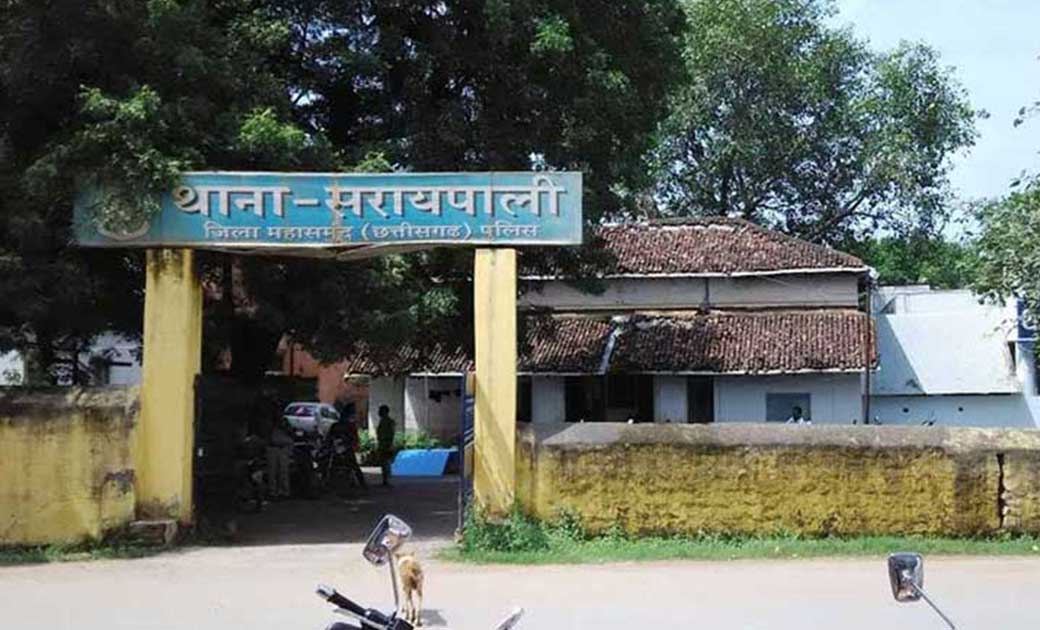 गिरफ्तार करने गए पुलिसकर्मियों को आता देख रोजगार सहायक बाड़ी ... - CG Sandesh