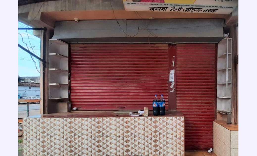 बसना में लॉकडाउन के दौरान दुकान खुली होने पर सील - CG Sandesh