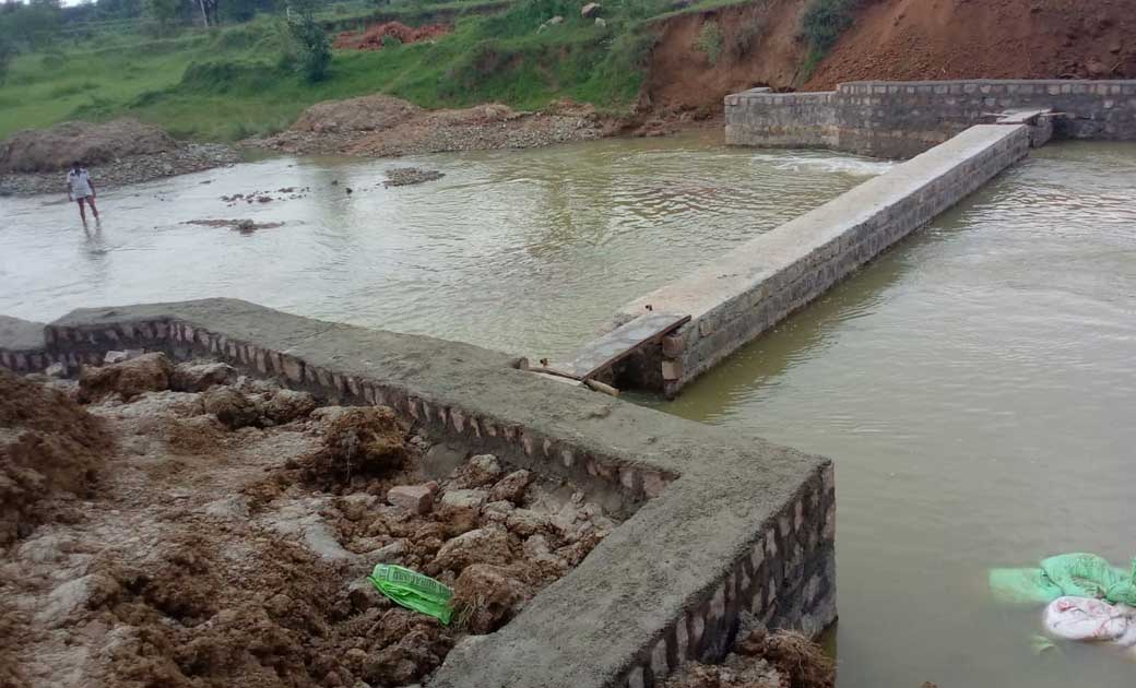 स्टापडेम के कार्य को बंद करवाने का नही कोई आदेश, दरार  को  स... - CG Sandesh