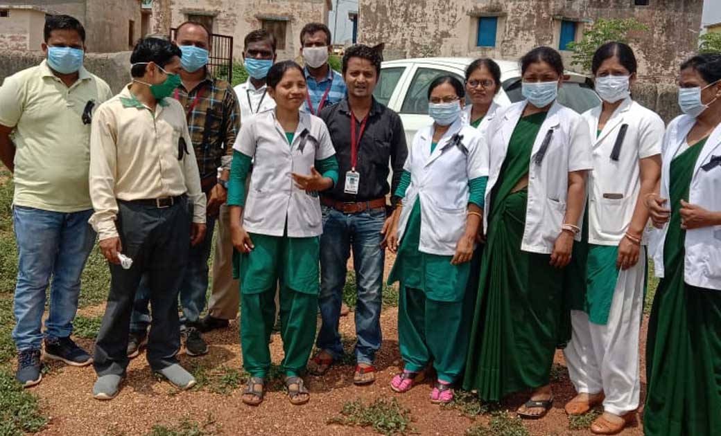 लगातार 6 दिनों से स्वास्थ्य संयोजक कर्मचारी संघ काला पट्टी ब... - CG Sandesh
