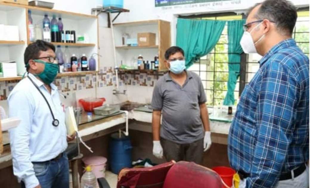 कलेक्टर सिंह ने अस्पताल के सभी स्टॉफ को अस्पताल मुख्यालय में... - CG Sandesh