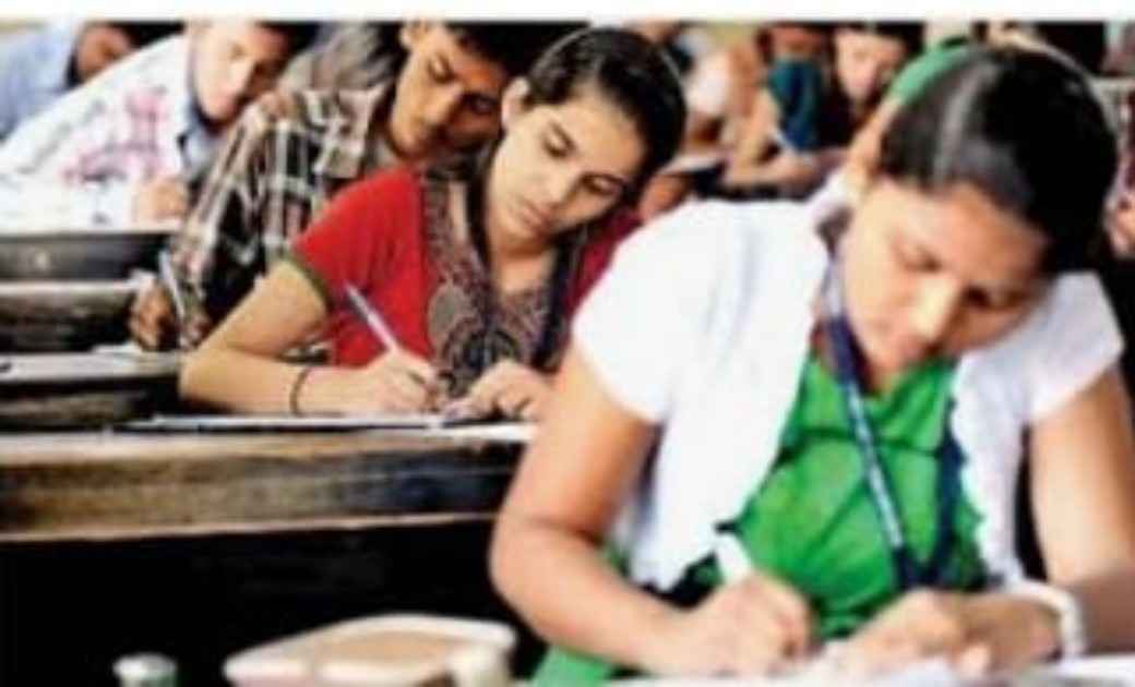 बड़ी खबर : इस माह में होगी अंतिम वर्ष व सेमेस्टर की परिक्षाएं.....सभी विद्यार्थी पढ़ें UGC की नई गाइडलाइन...