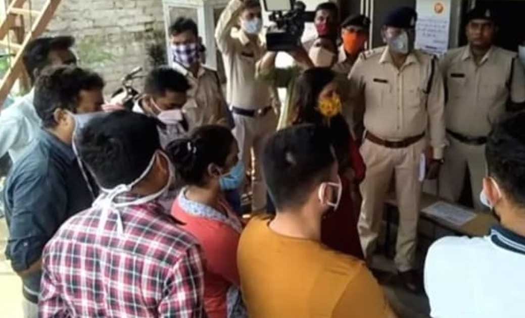 सही खबर लिखना अपराध तो फिर पत्रकारिता कैसे करे?....हेमन्त शर्मा-राजधानी रायपुर में थाना प्रभारी के खिलाफ उन्ही के थाने में शिकायत हुई दर्ज....