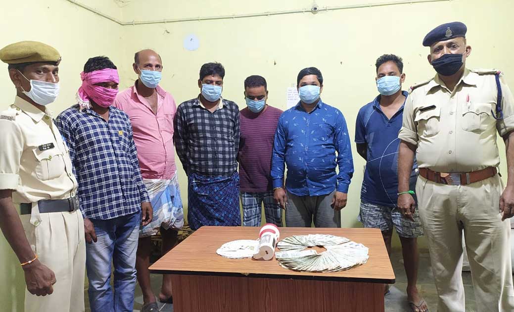 कुटेला के पास पचरी घाट में जुआ खेलते 6 गिरफ्तार. - CG Sandesh
