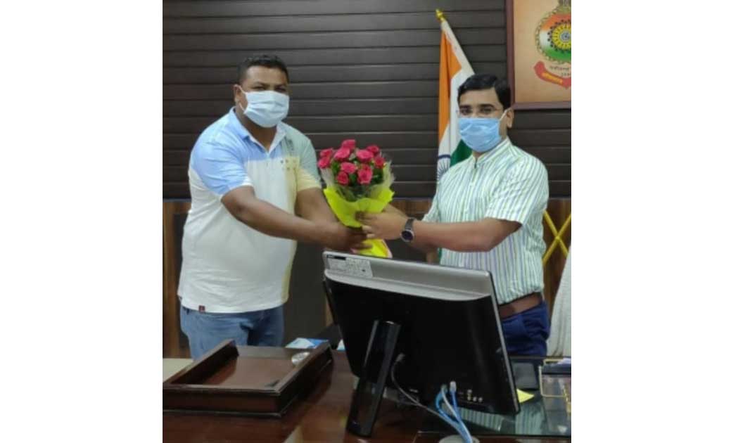 पत्रकार लोकेश प्रधान ने की एस. पी. रायगढ़ से सौजन्य मुलाकात..... - CG Sandesh