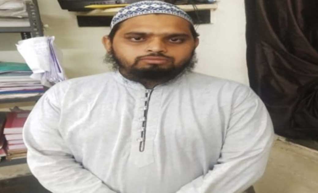 मदरसे के संचालक द्वारा पीड़ित परिवार को रिपोर्ट वापस ना लेने पर दी जारी है धमकी...!कल ही रायपुर में मासूम से रेप की कोशिश करने वाला मौलाना  अशरद रहमानी हुआ था गिरफ्तार..