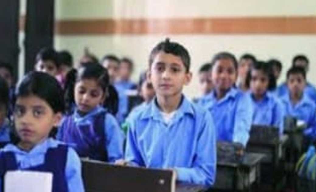 देश में स्कूल खोलने के बारे में फिलहाल कोई फैसला नहीं लिया गया है....अफवाहों पर ध्यान न दें..सरकार का बड़ा बयान