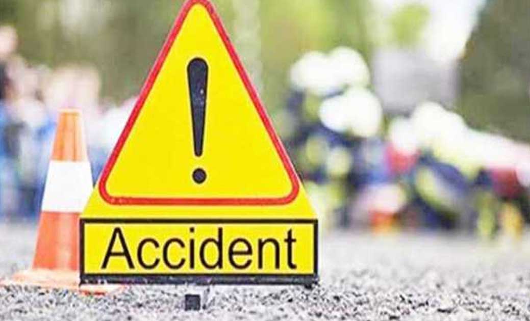 लापरवाही पूर्वक चलाते कार को मारी ठोकर, मामला दर्ज - CG Sandesh