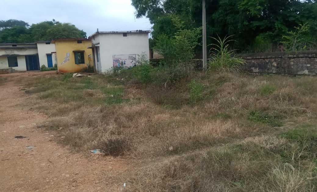 1 लाख रु आहरण के बाद खुदा तो सिर्फ गड्ढा, 1 साल से भवन निर्म... - CG Sandesh