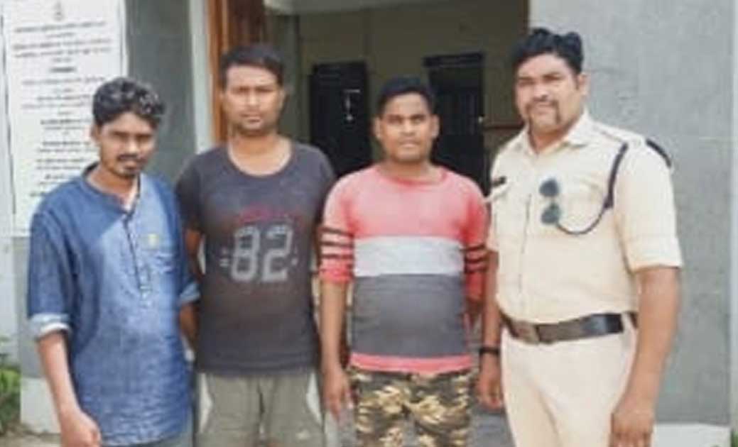 छत्तीसगढ़ :- फर्जी पुलिस बन जबरन वसूली की कोशिश, आधी रात मज़दूर के घर पहुंच की मारपीट,  जेल की सलाखों के पीछे पहुंचे फर्जी पुलिस