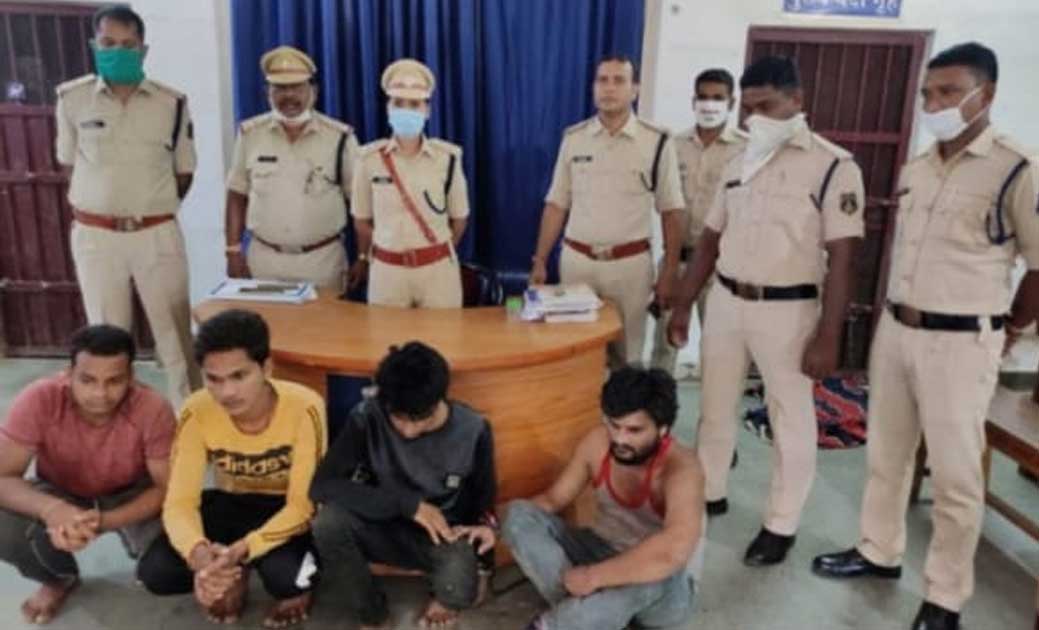 छत्तीसगढ़-   गार्डन में खेलने गई नाबालिग को मुंह मे कपड़े बांध... - CG Sandesh