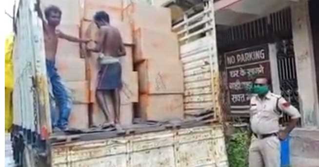 सारंगढ़ में 8 लाख 70 हजार कीमती का 174 कार्टून पटाखा पकड़ाया..... - CG Sandesh