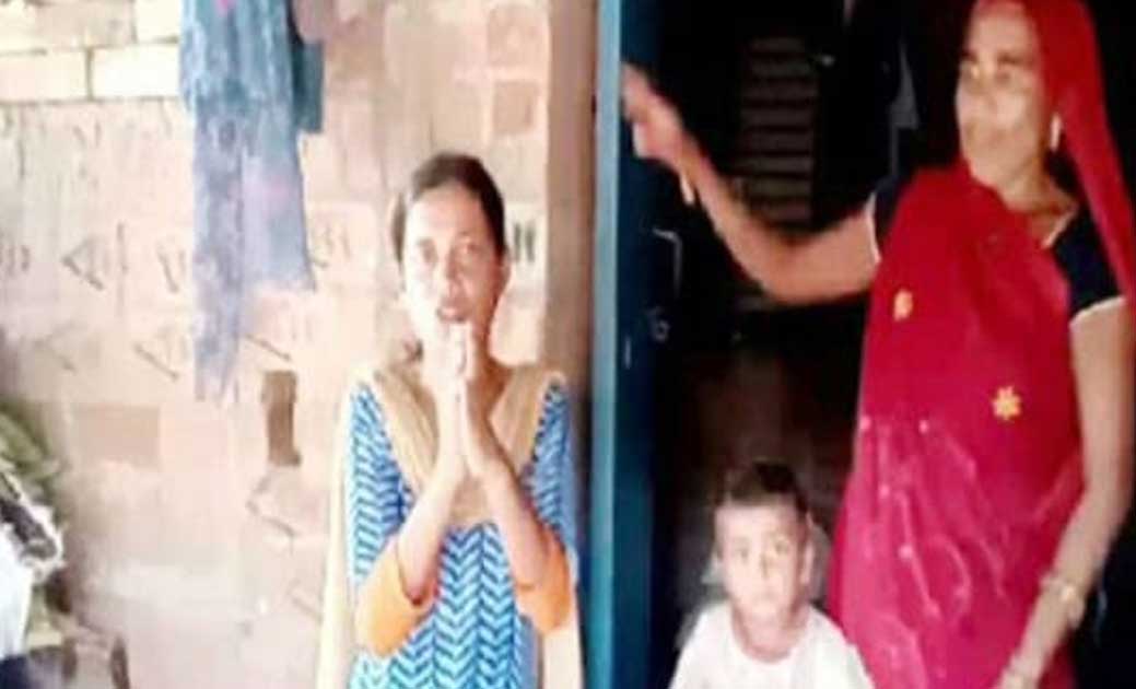अजब प्रेम की गजब कहानी:-‘वॉट्सऐप प्रेमी’ से शादी करने 300 किमी दूर गांव पहुंची प्रेमिका, लेकिन प्रेमी की उम्र सुन उड़े होश…भले ही बड़े भाई से कर लुंगी शादी..लेकिन घर नही जा सकती..!