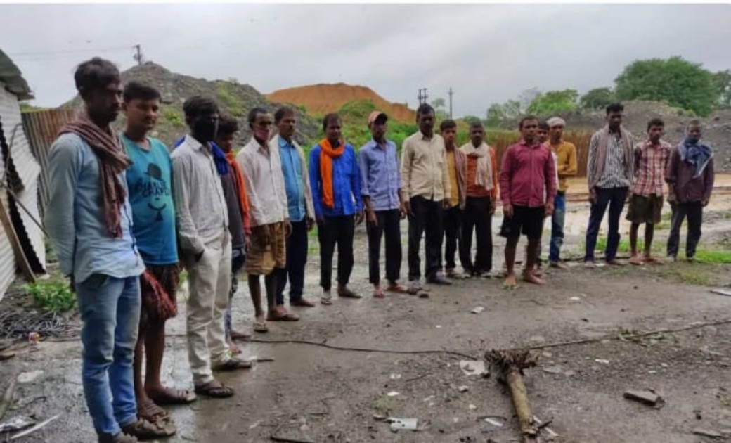 रायगढ़:-बाहरी प्रांत से लाए गए 21 मजदूरों बिना कोरोना जांच एव... - CG Sandesh