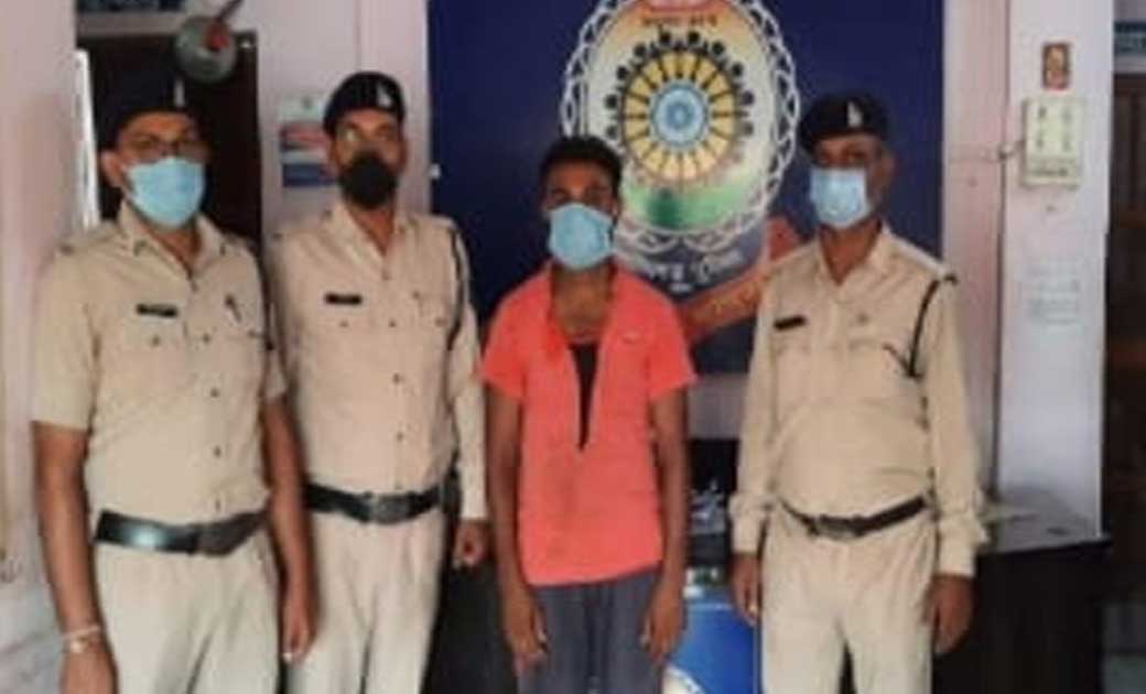 छत्तीसगढ़:-अवैध सम्बन्ध के खातिर ममेरे भाई को मारा....हत्या के बाद शव को सड़क पर फेंककर दिया हादसे का शक्ल...!,फिल्मी अंदाज में दिया साज़िश को अंजाम... जानिए फिर आरोपी ने क्या किया…