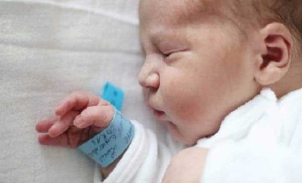 चमत्कार: माँ की ममता के आगे हारा कोरोना, माँ का दूध बना हथियार और एक महीने का कोरोना पॉजिटिव बच्चा माँ के दूध के कारण जीता कोरोना से जंग...! पढ़िए पूरी खबर...
